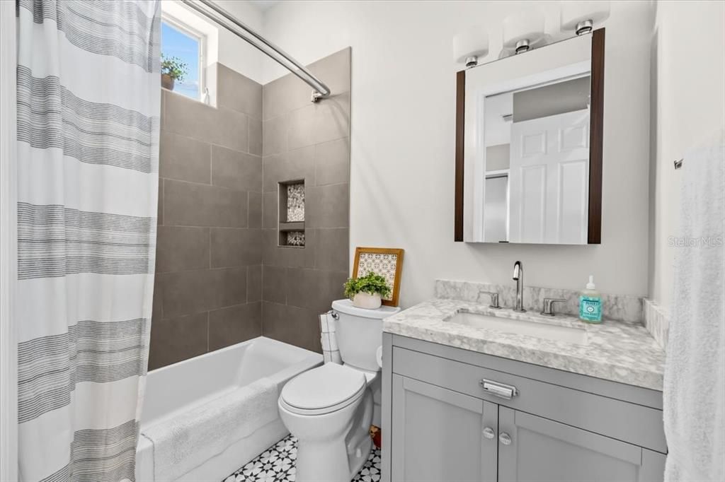 En Venta: $1,350,000 (4 camas, 3 baños, 2758 Pies cuadrados)