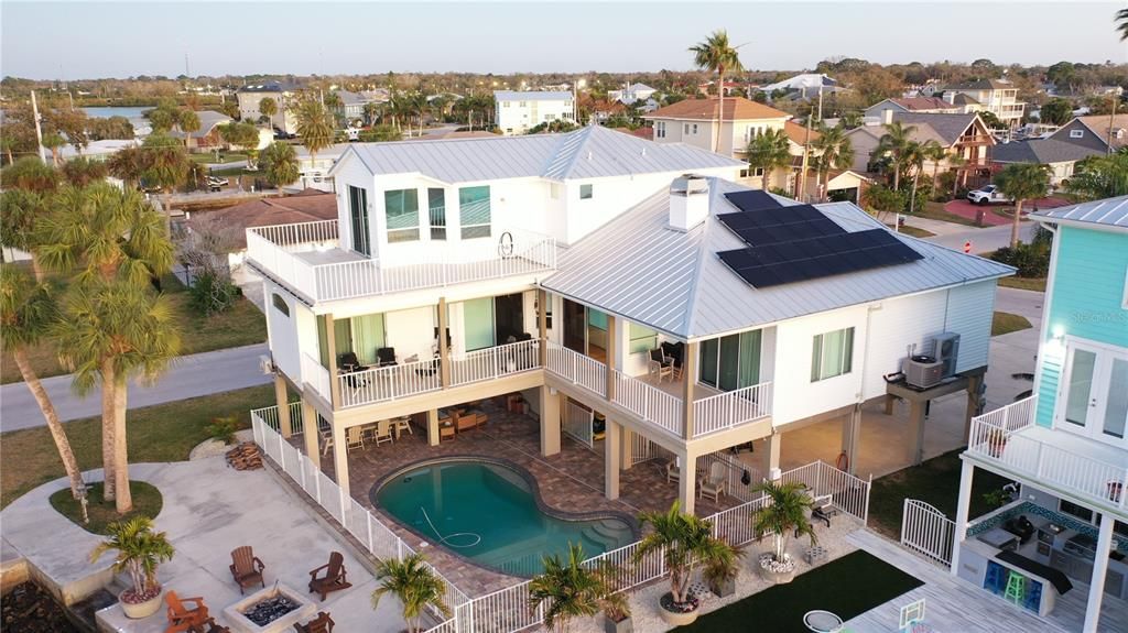 En Venta: $1,350,000 (4 camas, 3 baños, 2758 Pies cuadrados)