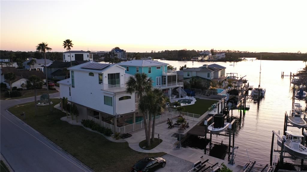 En Venta: $1,350,000 (4 camas, 3 baños, 2758 Pies cuadrados)