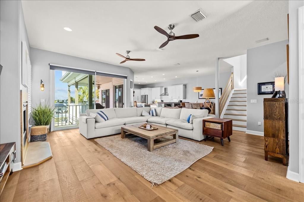 En Venta: $1,350,000 (4 camas, 3 baños, 2758 Pies cuadrados)