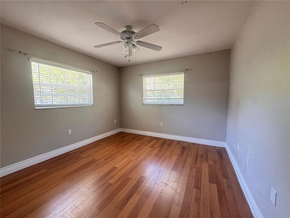 Activo con contrato: $2,395 (3 camas, 2 baños, 1672 Pies cuadrados)