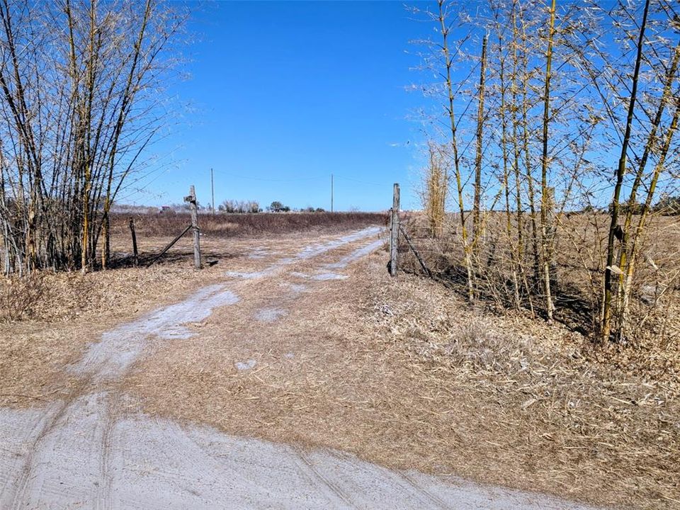 На продажу: $390,000 (10.00 acres)
