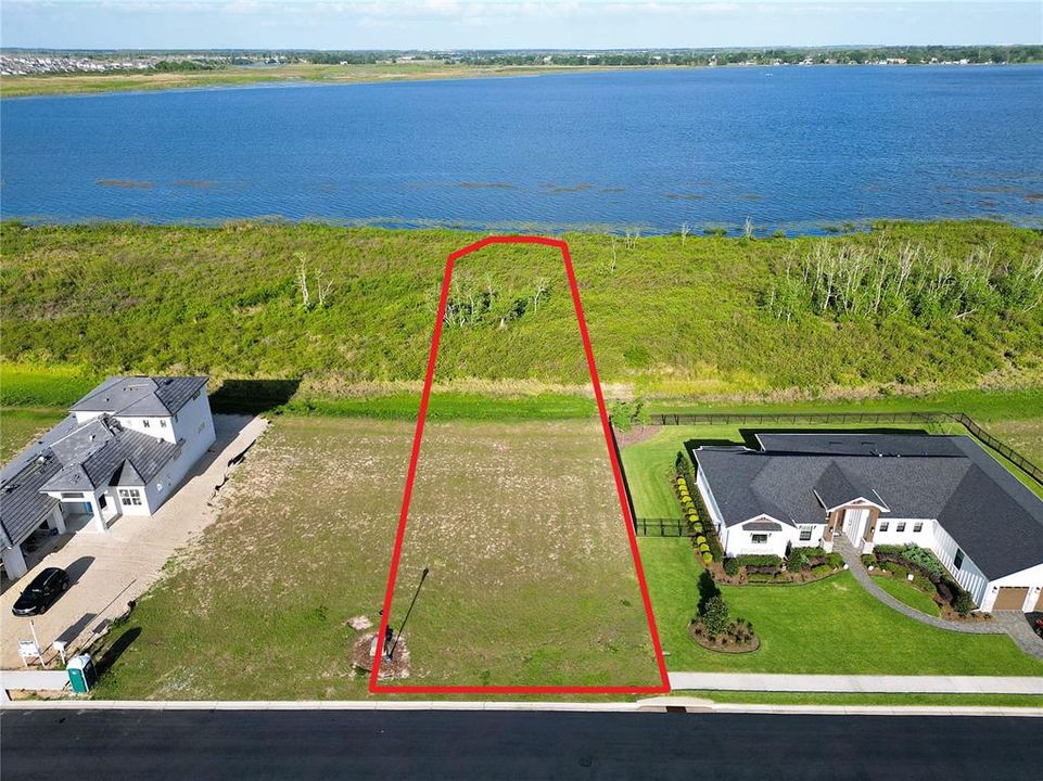 На продажу: $165,000 (0.71 acres)