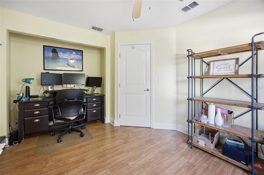 For Sale: $255,000 (3 beds, 2 baths, 1643 Square Feet)