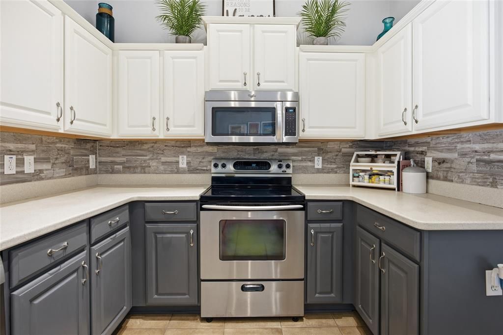 For Sale: $255,000 (3 beds, 2 baths, 1643 Square Feet)