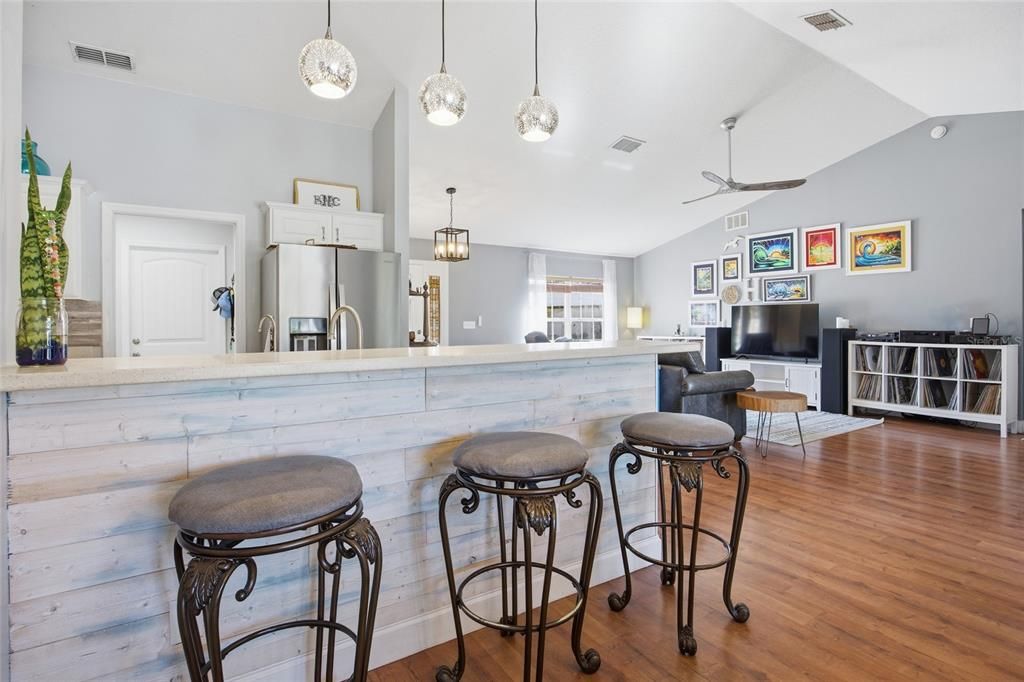 For Sale: $255,000 (3 beds, 2 baths, 1643 Square Feet)