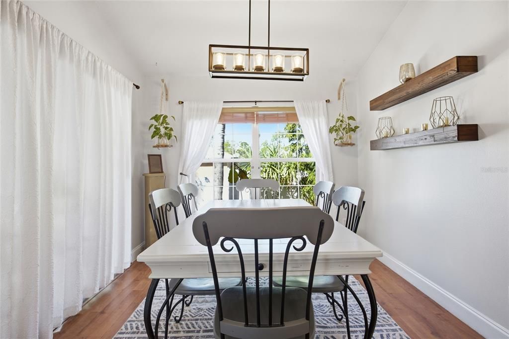For Sale: $255,000 (3 beds, 2 baths, 1643 Square Feet)
