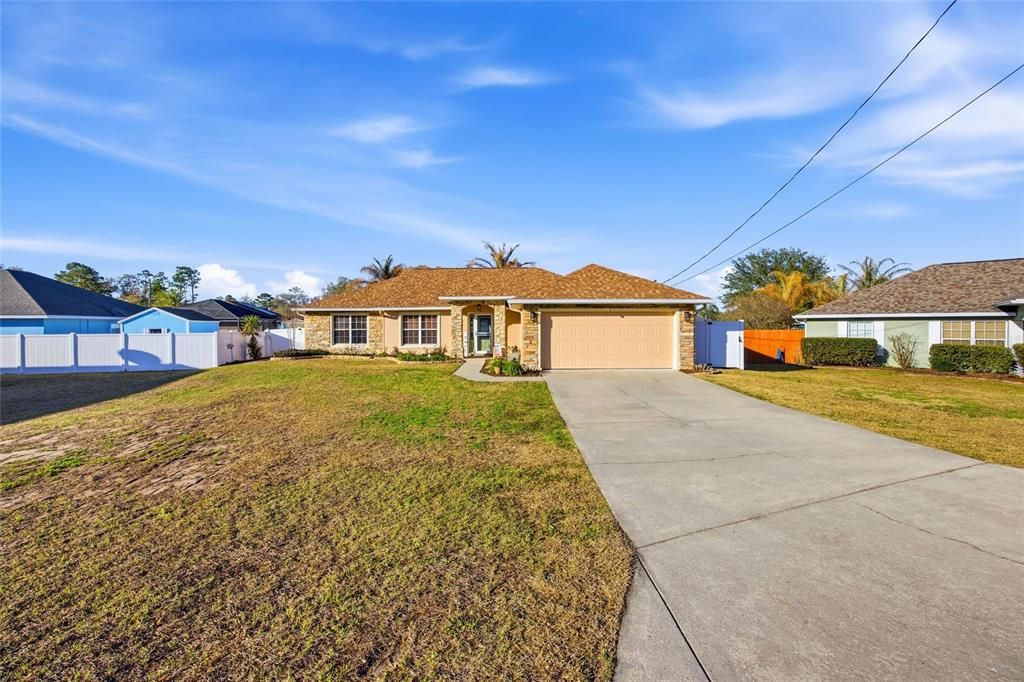 For Sale: $255,000 (3 beds, 2 baths, 1643 Square Feet)