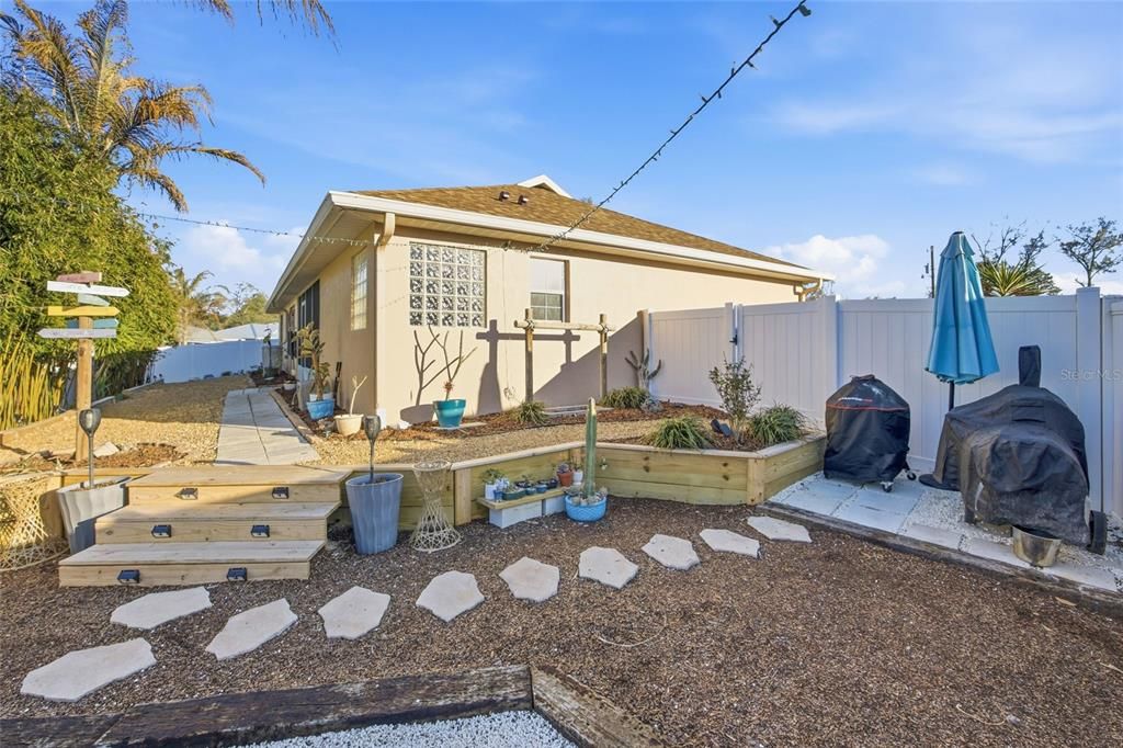 For Sale: $255,000 (3 beds, 2 baths, 1643 Square Feet)