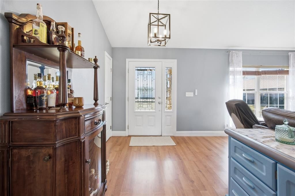 For Sale: $255,000 (3 beds, 2 baths, 1643 Square Feet)
