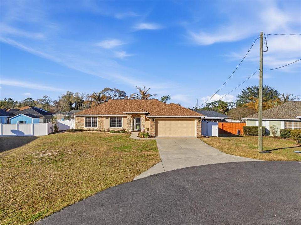 For Sale: $255,000 (3 beds, 2 baths, 1643 Square Feet)