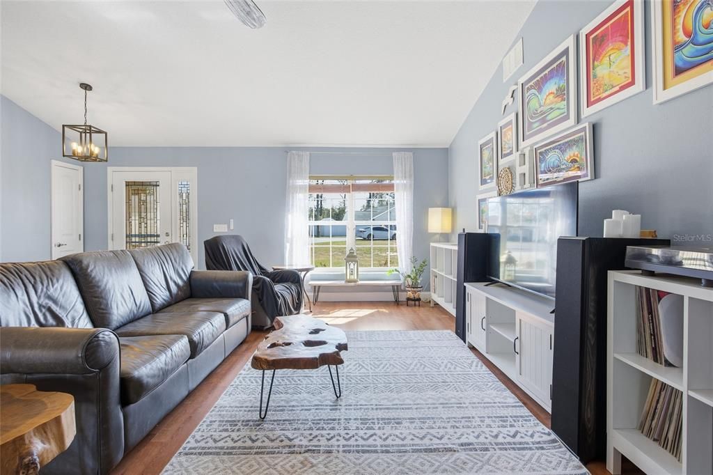 For Sale: $255,000 (3 beds, 2 baths, 1643 Square Feet)