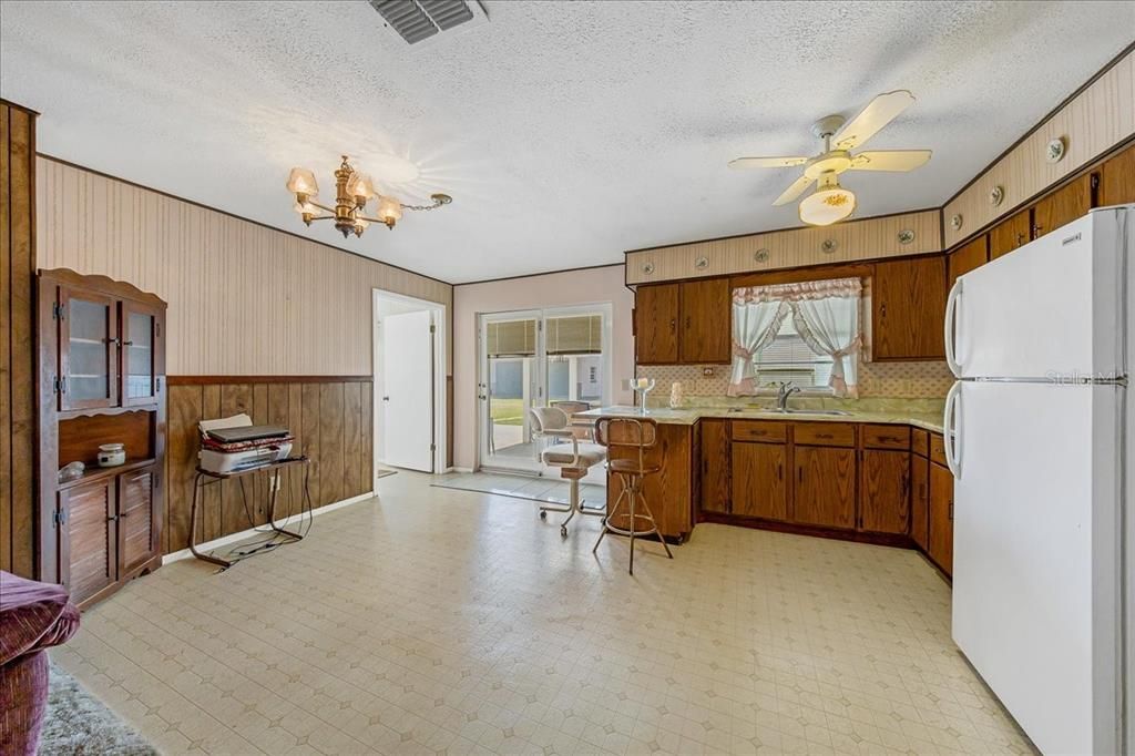 На продажу: $455,900 (5 спален, 2 ванн, 2460 Квадратных фут)