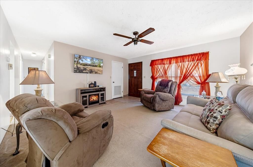 На продажу: $455,900 (5 спален, 2 ванн, 2460 Квадратных фут)