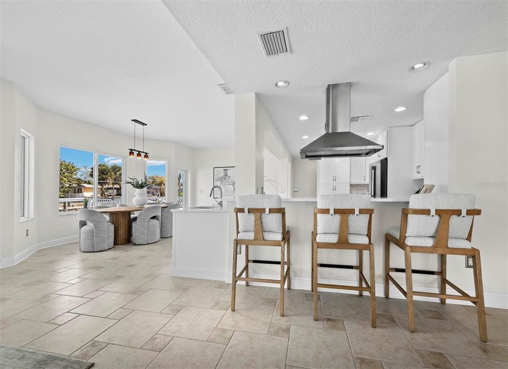 Activo con contrato: $1,890,000 (3 camas, 3 baños, 2882 Pies cuadrados)