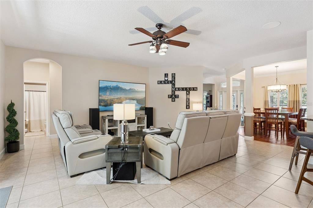Activo con contrato: $799,900 (6 camas, 4 baños, 3554 Pies cuadrados)