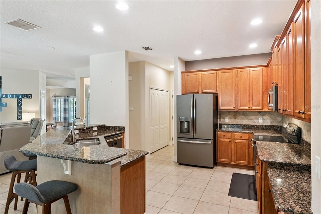 Activo con contrato: $799,900 (6 camas, 4 baños, 3554 Pies cuadrados)