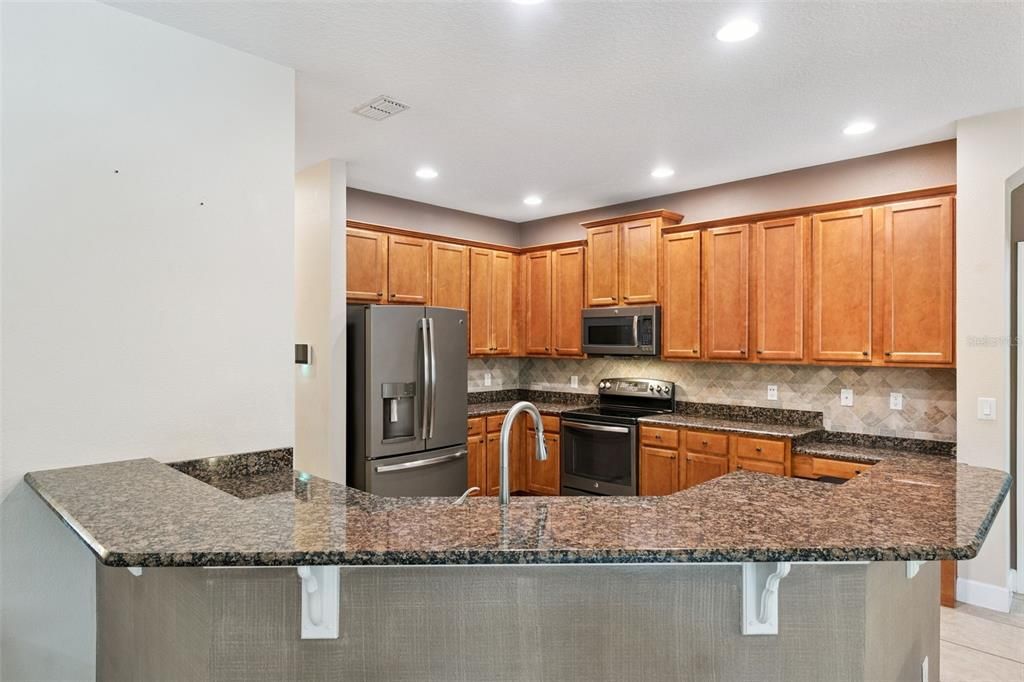 Activo con contrato: $799,900 (6 camas, 4 baños, 3554 Pies cuadrados)