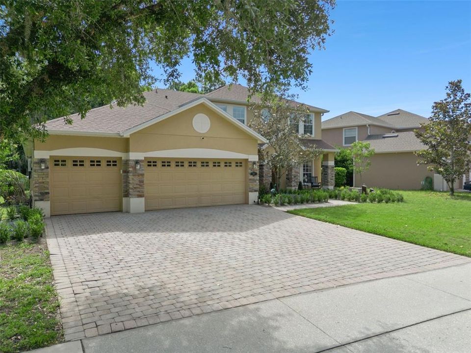 Activo con contrato: $799,900 (6 camas, 4 baños, 3554 Pies cuadrados)