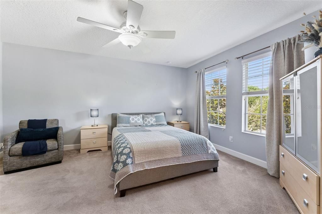 Activo con contrato: $799,900 (6 camas, 4 baños, 3554 Pies cuadrados)