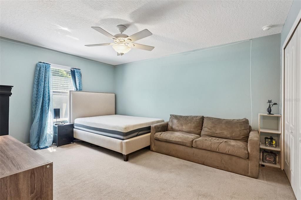 Activo con contrato: $799,900 (6 camas, 4 baños, 3554 Pies cuadrados)
