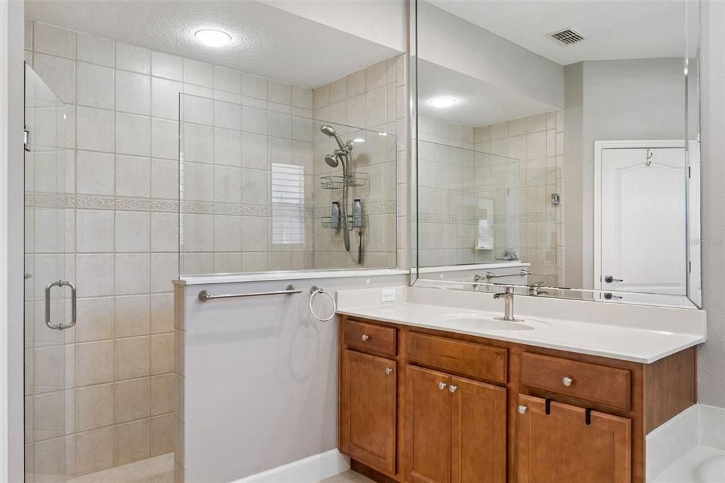 Activo con contrato: $799,900 (6 camas, 4 baños, 3554 Pies cuadrados)