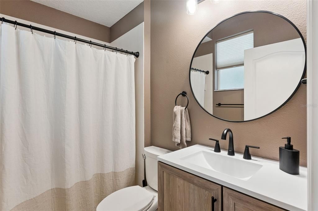 Activo con contrato: $799,900 (6 camas, 4 baños, 3554 Pies cuadrados)