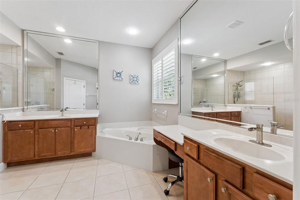 Activo con contrato: $799,900 (6 camas, 4 baños, 3554 Pies cuadrados)