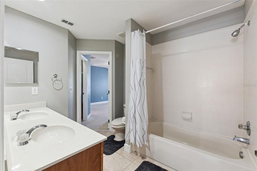 Activo con contrato: $799,900 (6 camas, 4 baños, 3554 Pies cuadrados)