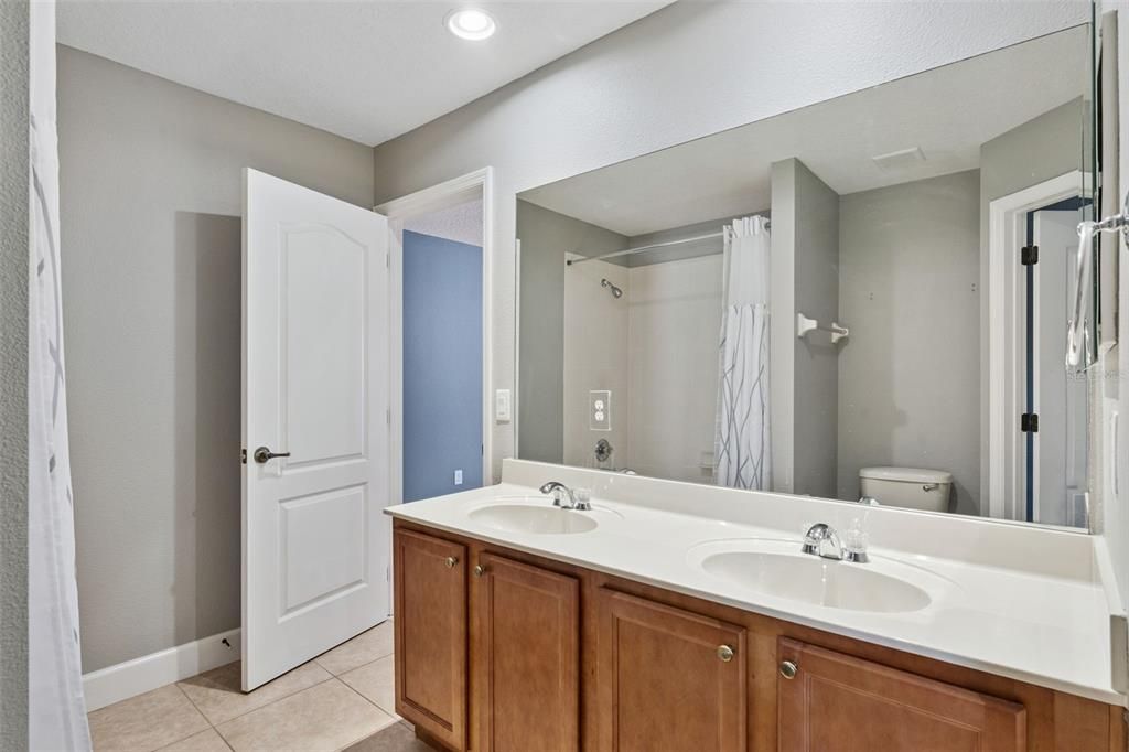 Activo con contrato: $799,900 (6 camas, 4 baños, 3554 Pies cuadrados)
