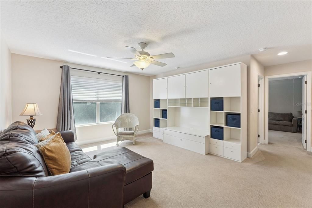 Activo con contrato: $799,900 (6 camas, 4 baños, 3554 Pies cuadrados)