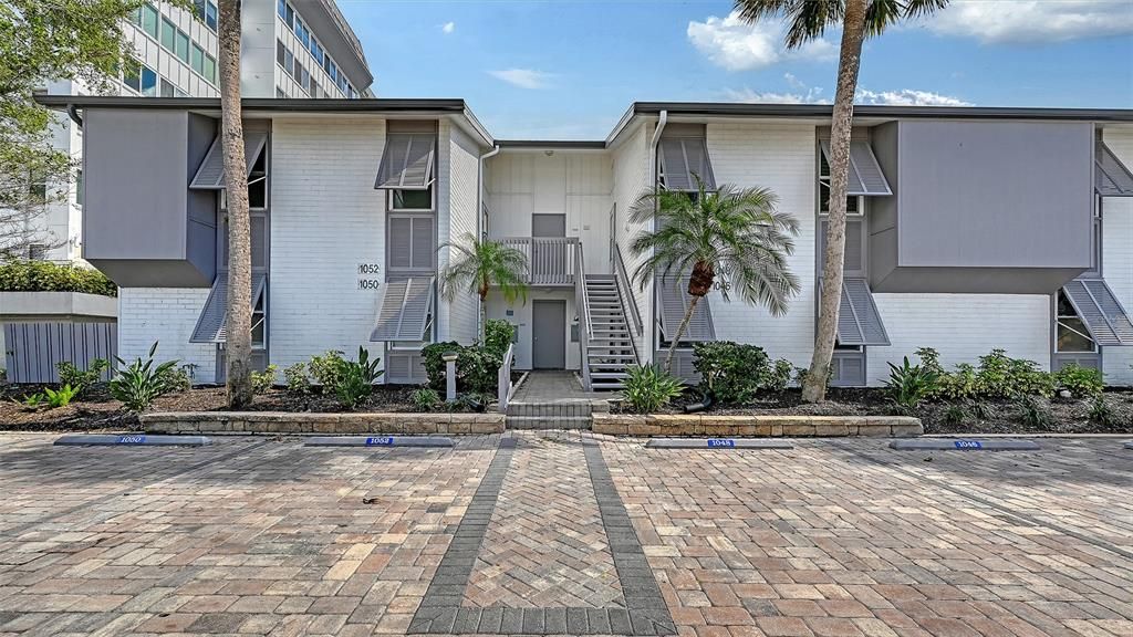 Vendido Recientemente: $669,000 (2 camas, 2 baños, 1083 Pies cuadrados)
