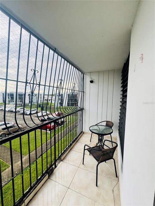 Active With Contract: $137,000 (3 beds, 1 baths, 948 Square Feet)