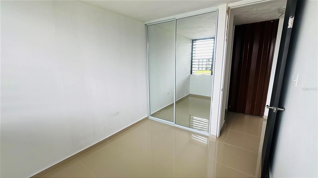 Active With Contract: $137,000 (3 beds, 1 baths, 948 Square Feet)