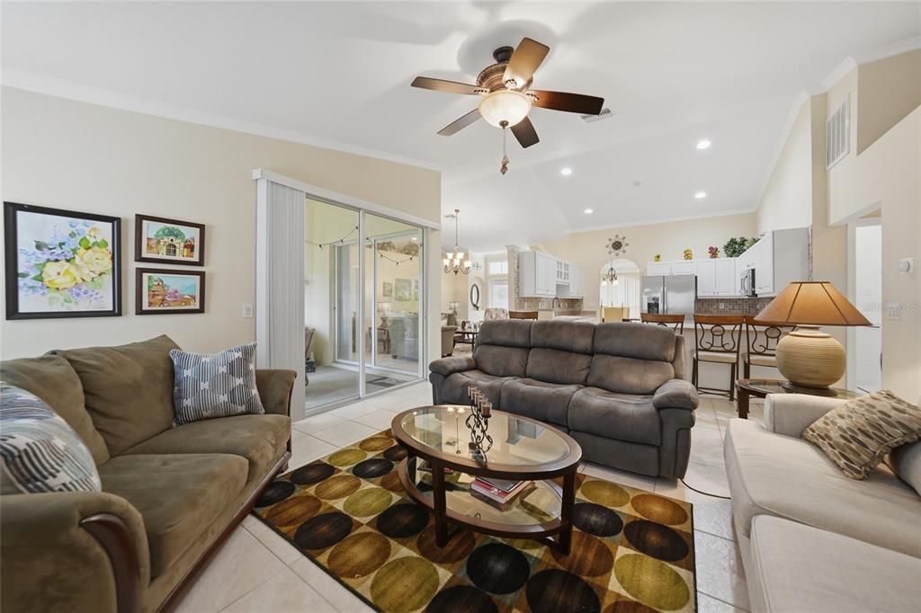 Activo con contrato: $289,900 (3 camas, 2 baños, 1776 Pies cuadrados)