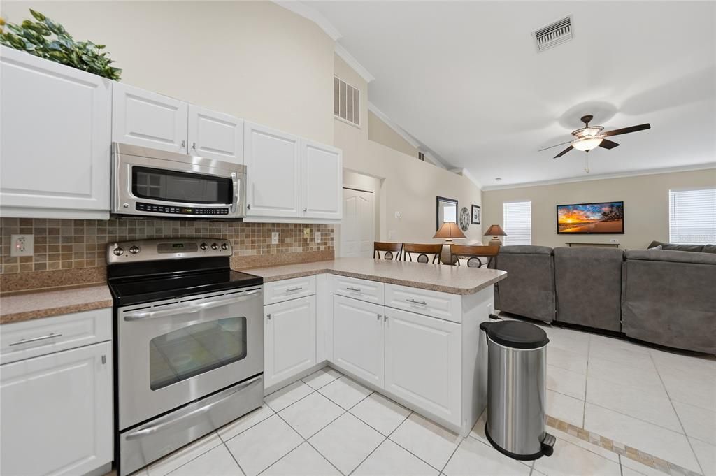 Activo con contrato: $289,900 (3 camas, 2 baños, 1776 Pies cuadrados)