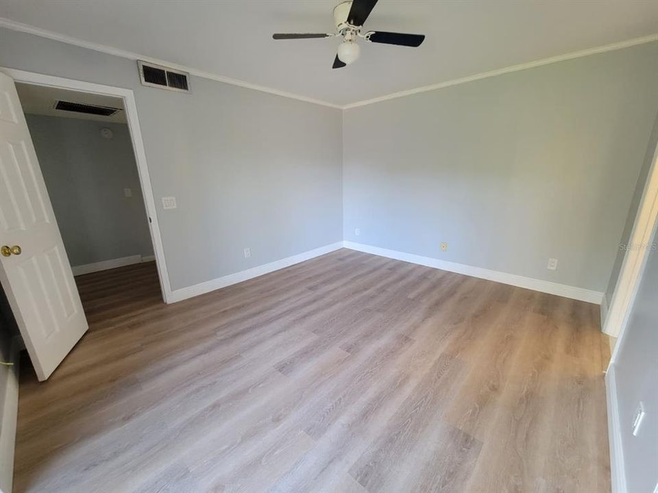 Activo con contrato: $1,800 (2 camas, 2 baños, 1272 Pies cuadrados)