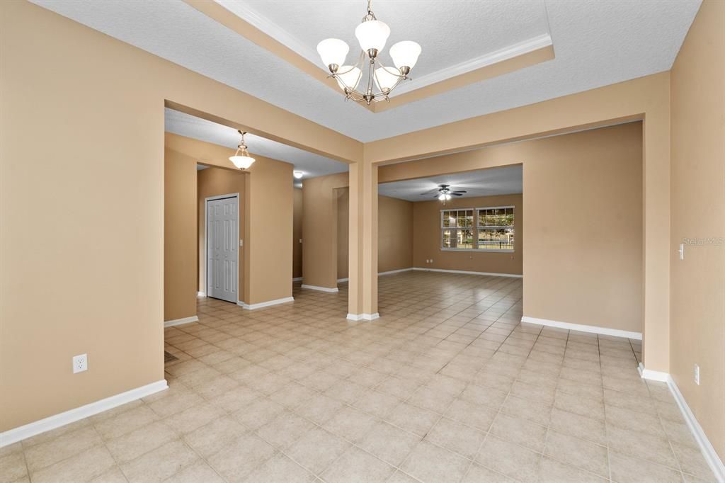 En Venta: $394,900 (4 camas, 2 baños, 2492 Pies cuadrados)