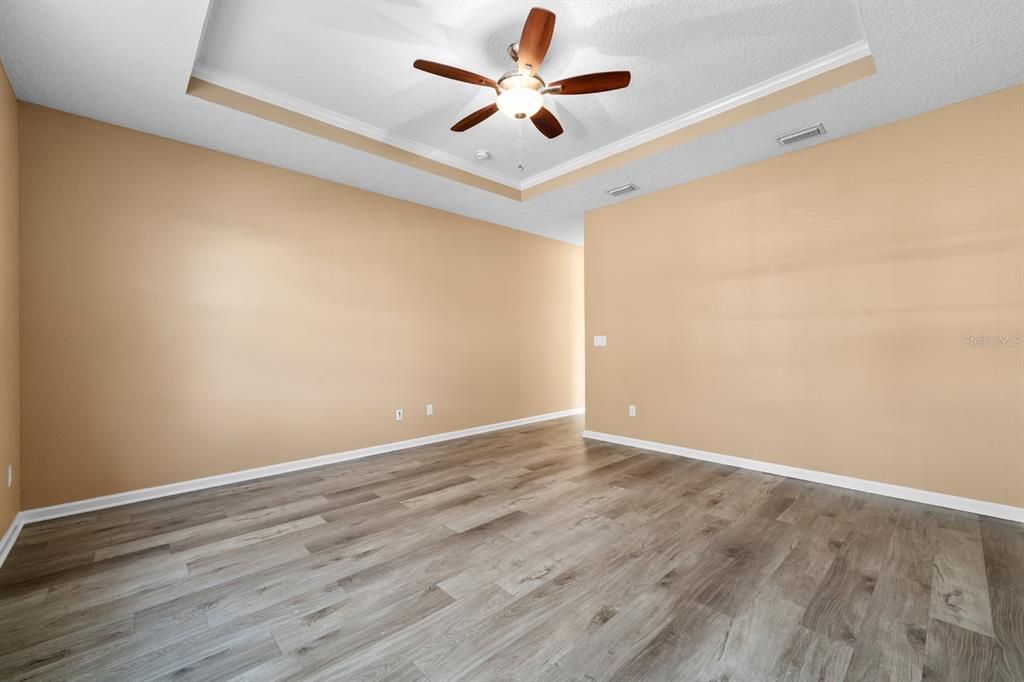 En Venta: $394,900 (4 camas, 2 baños, 2492 Pies cuadrados)