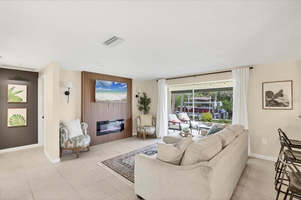 For Sale: $409,900 (2 beds, 2 baths, 1286 Square Feet)