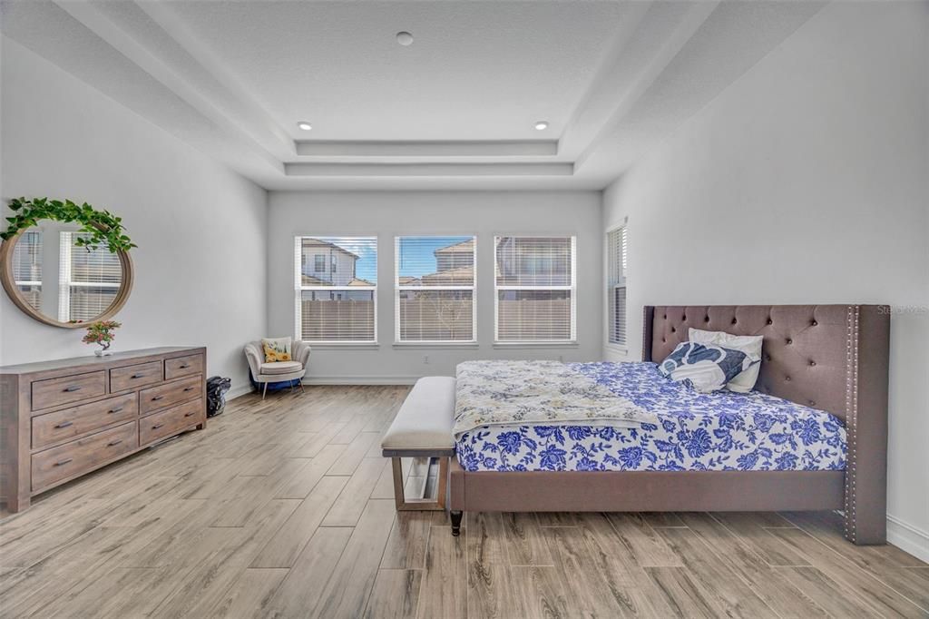 Active With Contract: $944,900 (4 beds, 3 baths, 3033 Square Feet)
