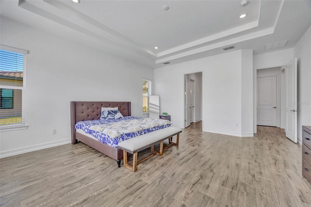 Active With Contract: $944,900 (4 beds, 3 baths, 3033 Square Feet)