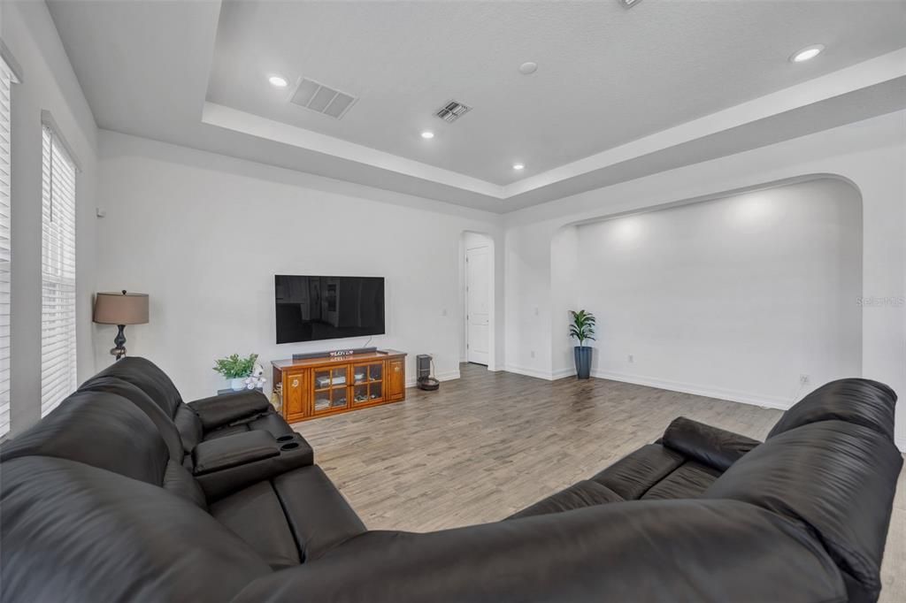 Active With Contract: $944,900 (4 beds, 3 baths, 3033 Square Feet)
