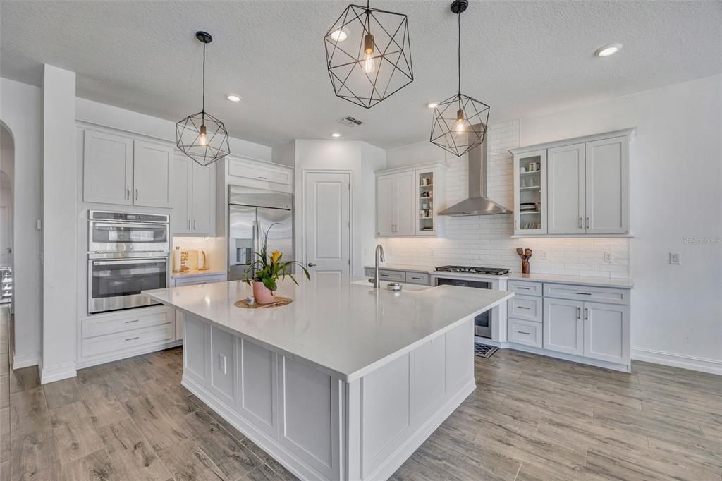 Active With Contract: $944,900 (4 beds, 3 baths, 3033 Square Feet)