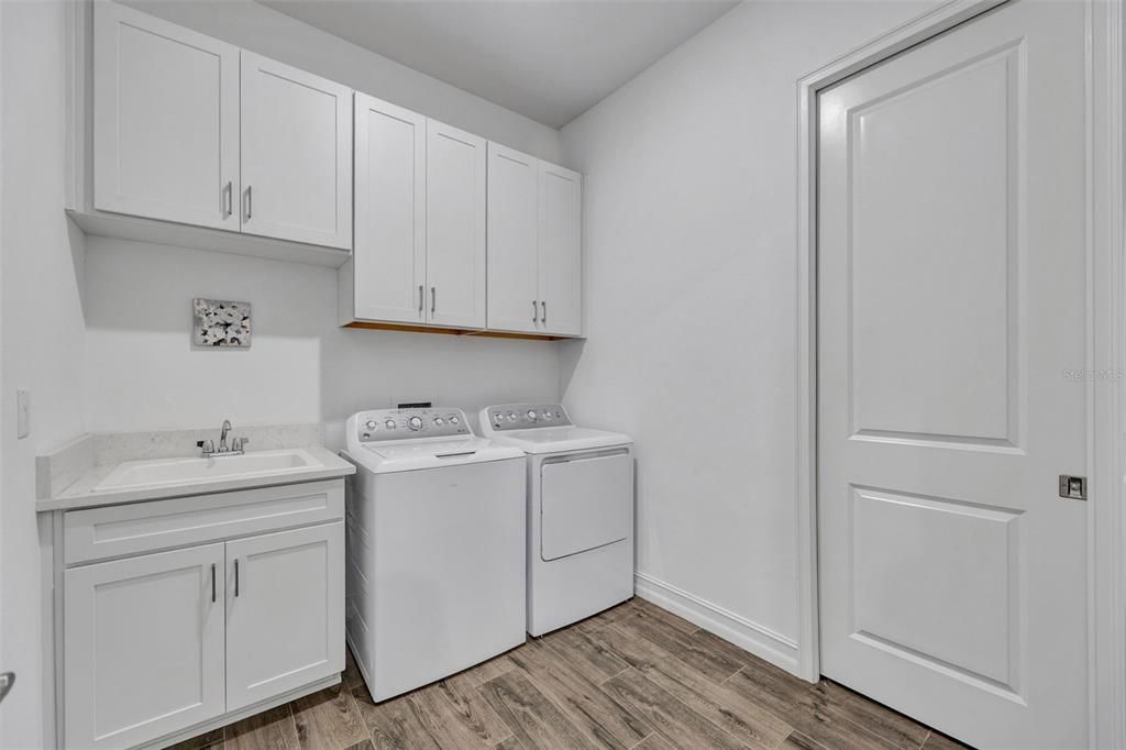 Active With Contract: $944,900 (4 beds, 3 baths, 3033 Square Feet)