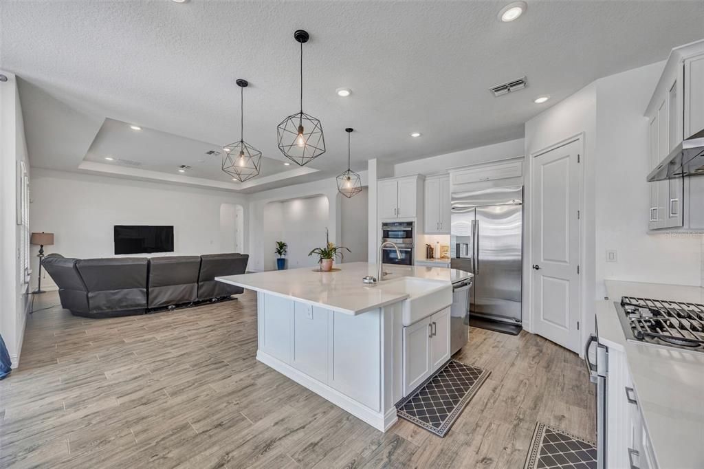 Active With Contract: $944,900 (4 beds, 3 baths, 3033 Square Feet)