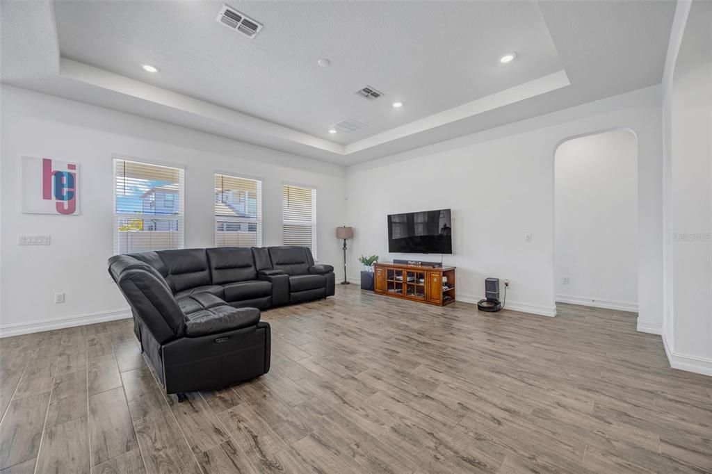 Active With Contract: $944,900 (4 beds, 3 baths, 3033 Square Feet)
