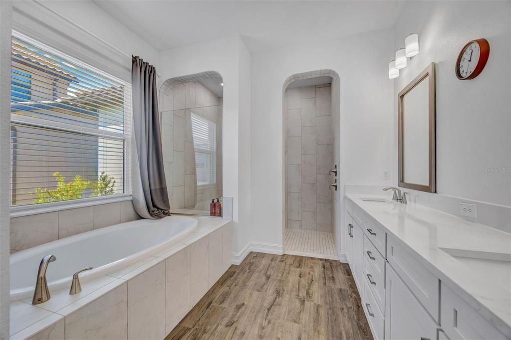 Active With Contract: $944,900 (4 beds, 3 baths, 3033 Square Feet)
