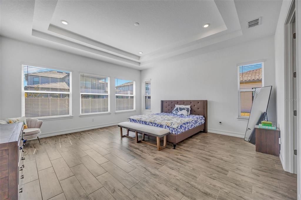 Active With Contract: $944,900 (4 beds, 3 baths, 3033 Square Feet)