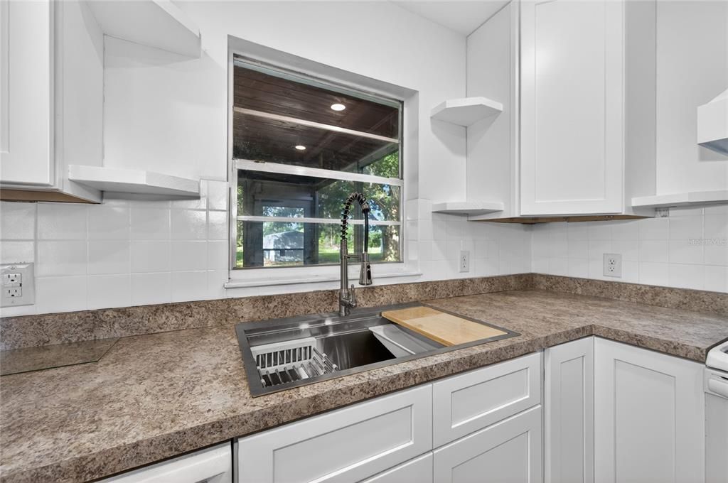 For Sale: $225,000 (2 beds, 2 baths, 1160 Square Feet)